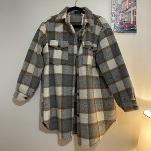 Never worn, tag still on , one size, store : Honey